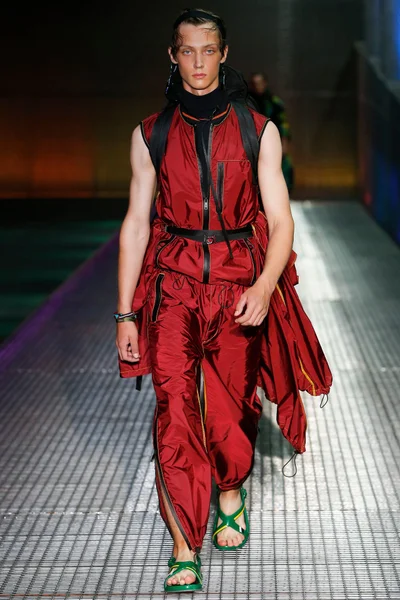 Look 32